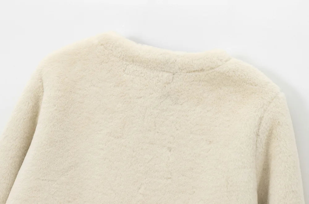 ג'קט פרווה דגם שקד